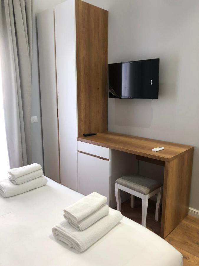 Andys Rooms Hotel Tirana Exterior photo