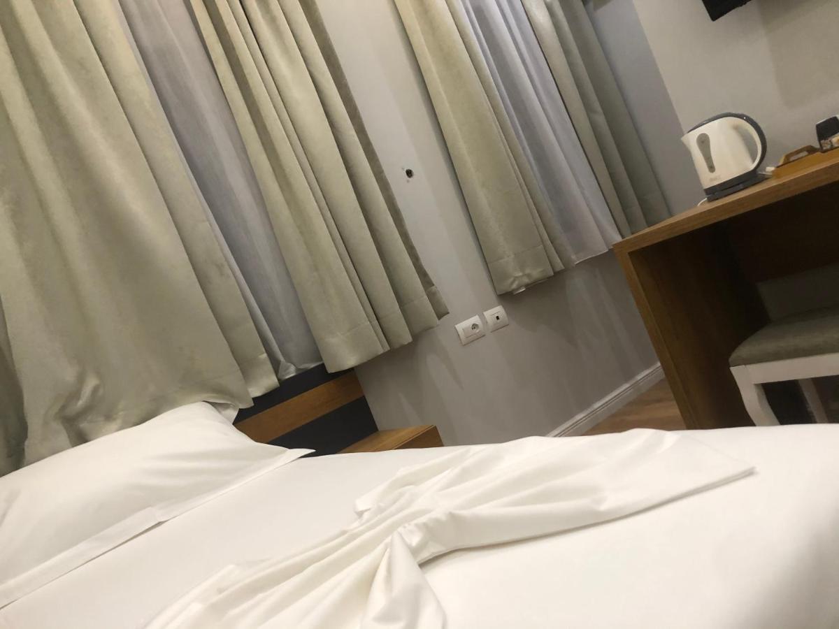 Andys Rooms Hotel Tirana Exterior photo
