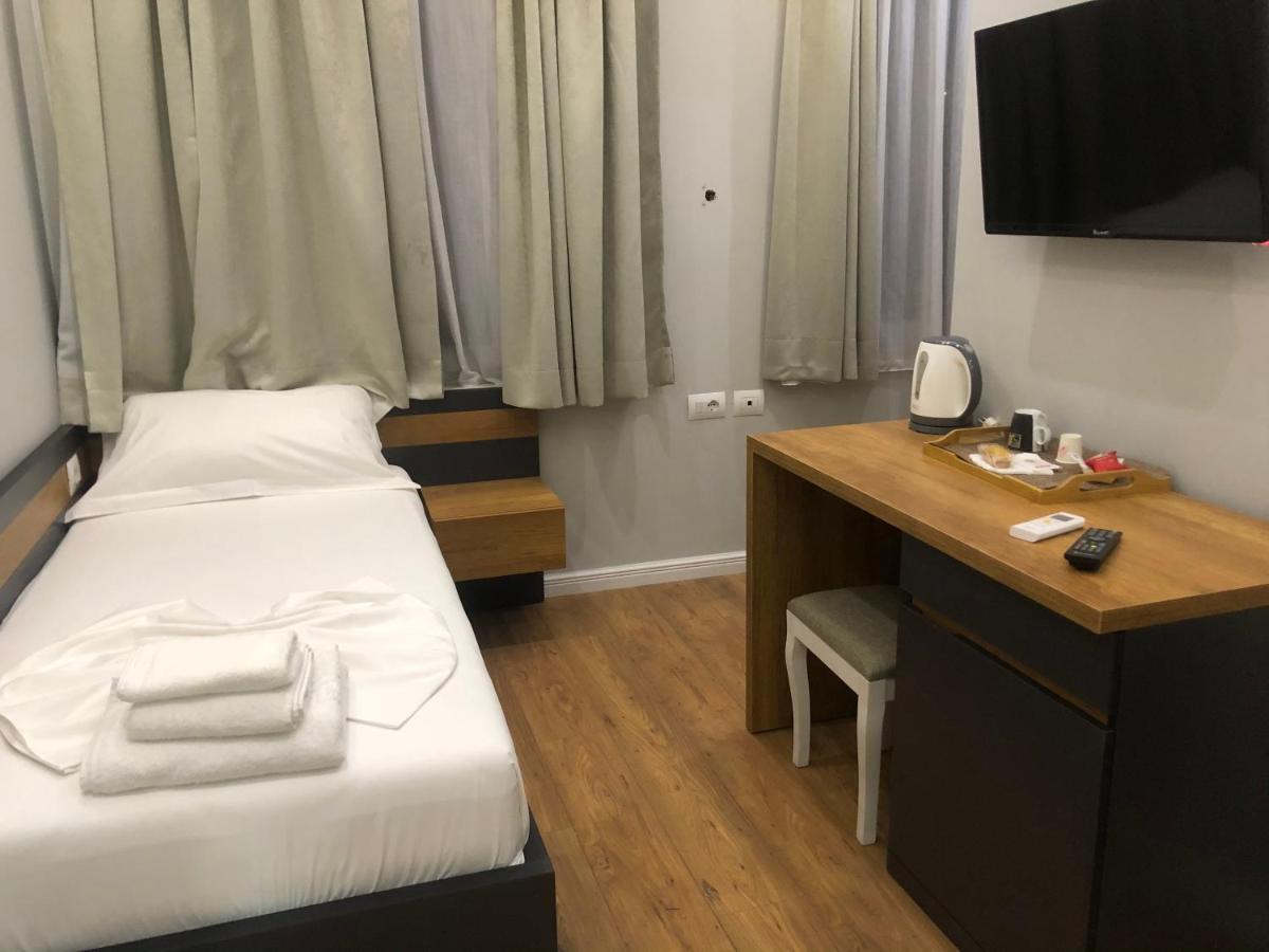 Andys Rooms Hotel Tirana Exterior photo