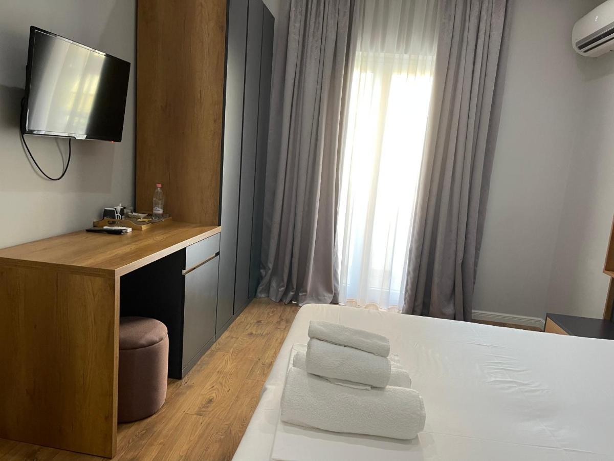 Andys Rooms Hotel Tirana Exterior photo