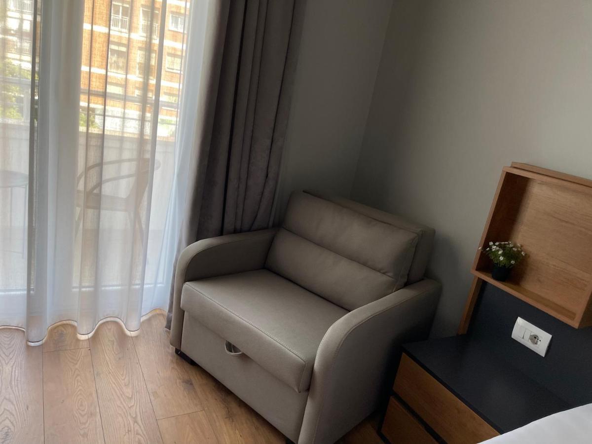 Andys Rooms Hotel Tirana Exterior photo